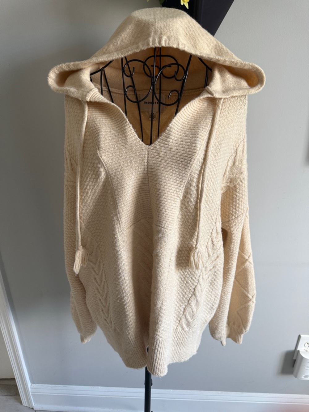 INDUSTRY REPUBLIC CLOTHING Cozy Cream Hooded Cable-Knit Sweater, M - Picture 4 of 9